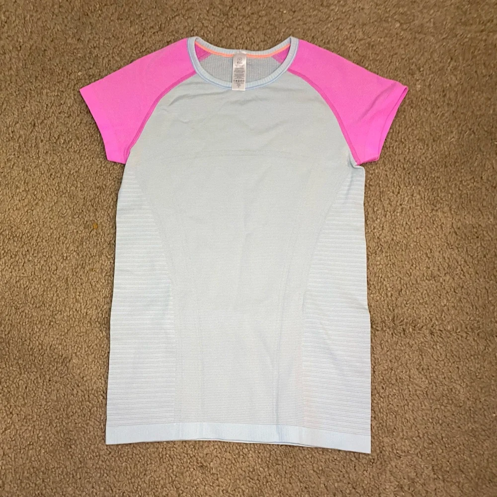 Lululemon Girls Ivivva Fly Tech Short Sleeve Top Athletic Athleisure size 12